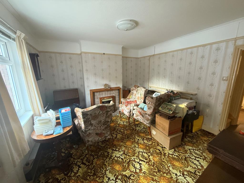 Lot: 118 - TWO-BEDROOM MID-TERRACE HOUSE FOR IMPROVEMENT - Living room
